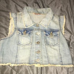 Women’s half button up jacket.